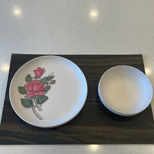 Royalon Melmac dark rose vintage plates and white bowls 4 each. 1 bowl has chip.